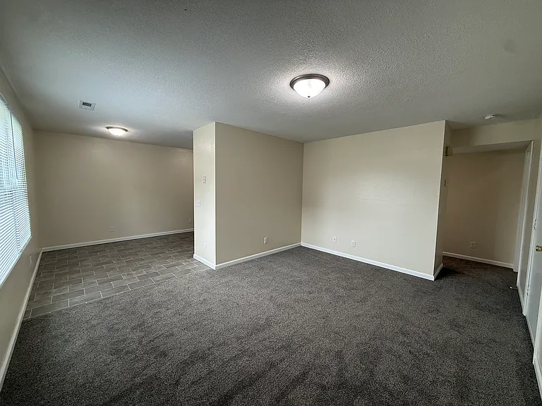 426 W Dodson St — Photo 7