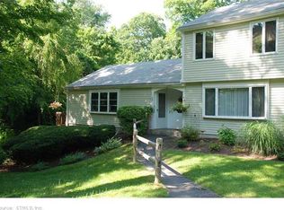 20 Comstock Ave #2A, Essex, CT 06426