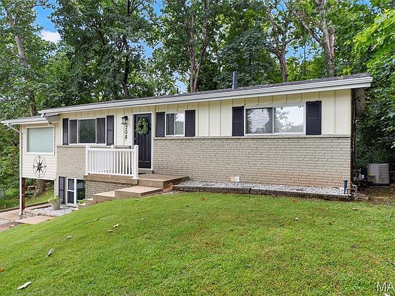 2nd image of 204 Appletree Ct