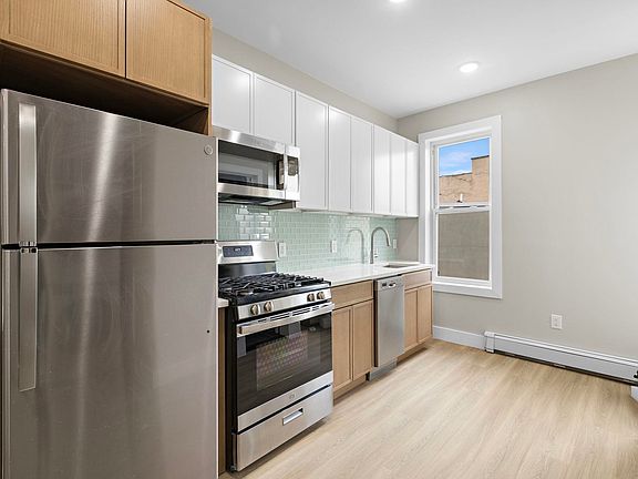 5th image of 450 1st St Unit 5