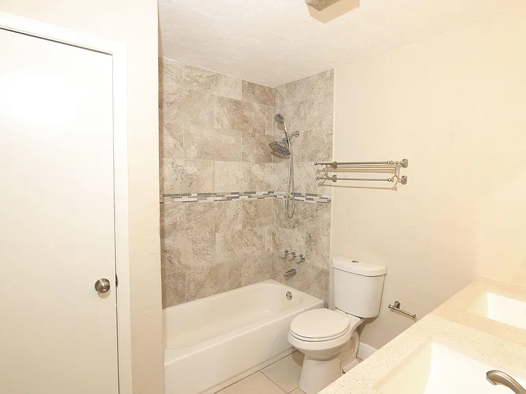 4916 Silver Oak Dr — Photo 29