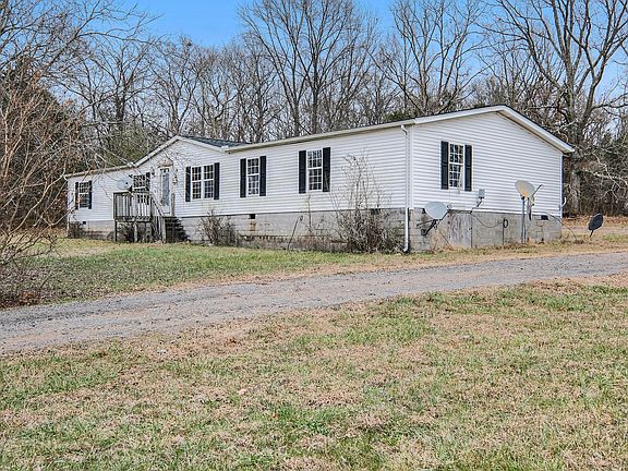 3rd image of 4052 Hill Rd