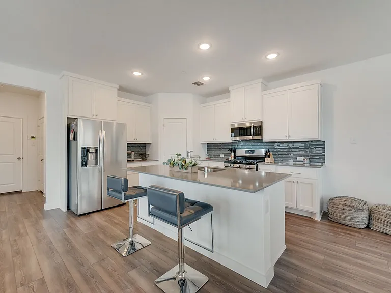 442 Matthew Dr — Photo 10