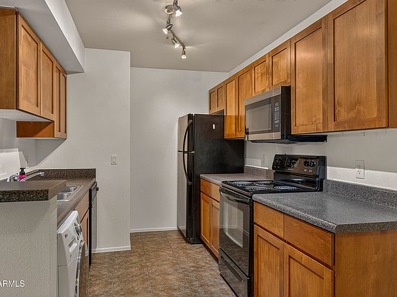 2nd image of 1185 W UNIVERSITY Avenue #101