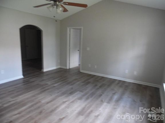 2nd image of 615 Flicker St