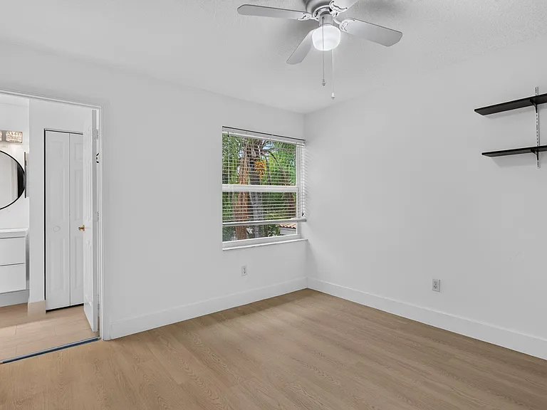 7087 NW 78th Pl — Photo 35