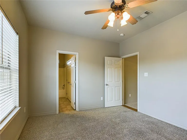 422 Forest Dr — Photo 5