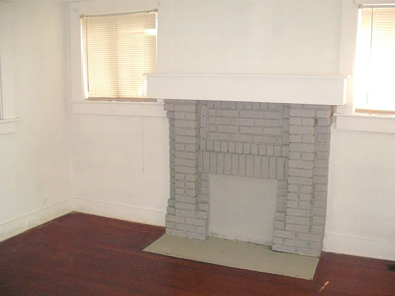 4737 Avenue R — Photo 2