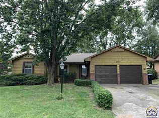 5807 SW Smith Pl, Topeka, KS 66614