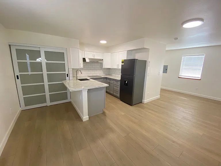 1112 Buena Vista Ave — Photo 1