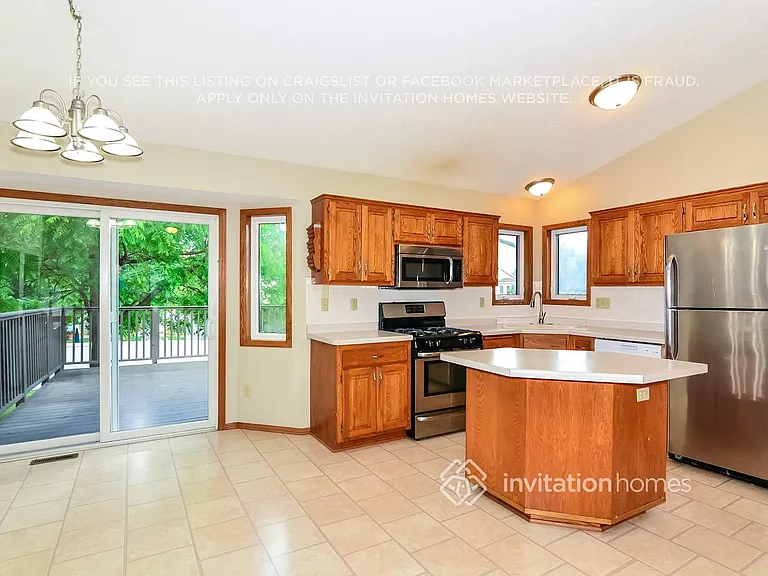 15684 Cumberland Ave W — Photo 10