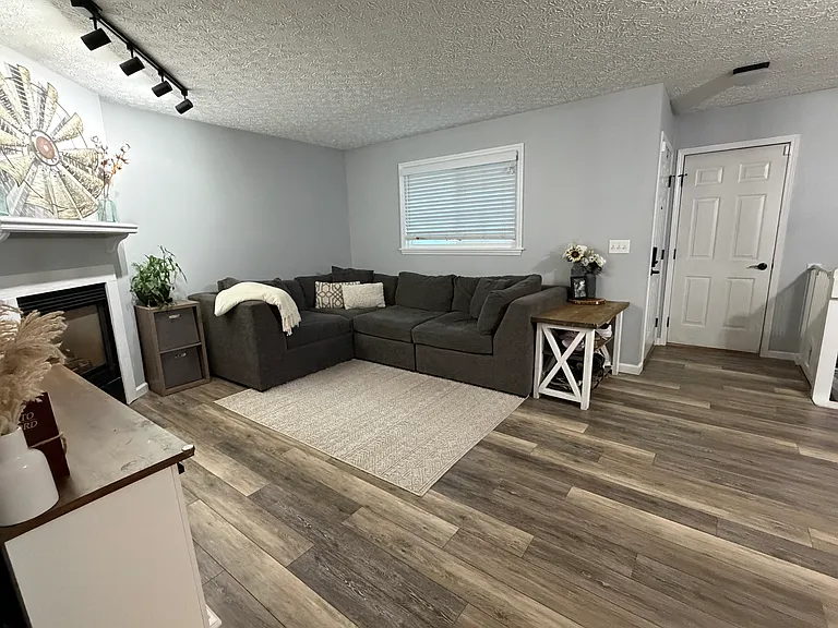 9135 Parkpoint Ln — Photo 3