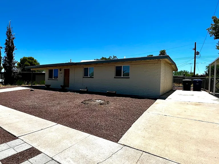 8024 E Victoria Dr — Photo 4