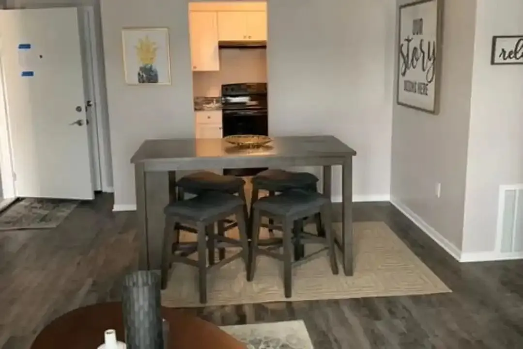 Westbrooke Village Apartments — Photo 2
