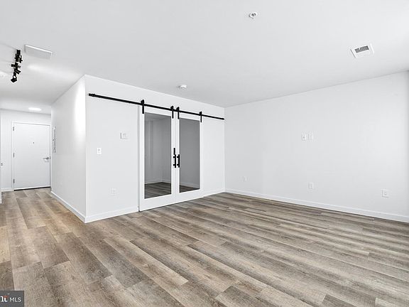 5th image of 700 Roeder Rd #104