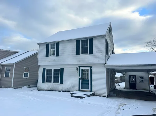 1054 Harrison St, Milton, WV 25541