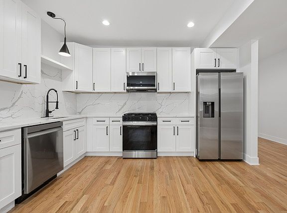 3rd image of 2002 W Huron St APT 1