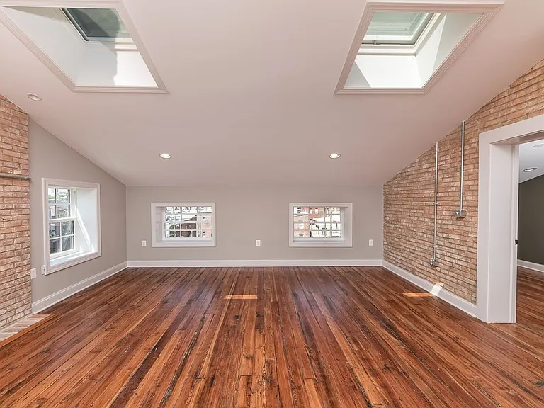 814 Cathedral St — Photo 16