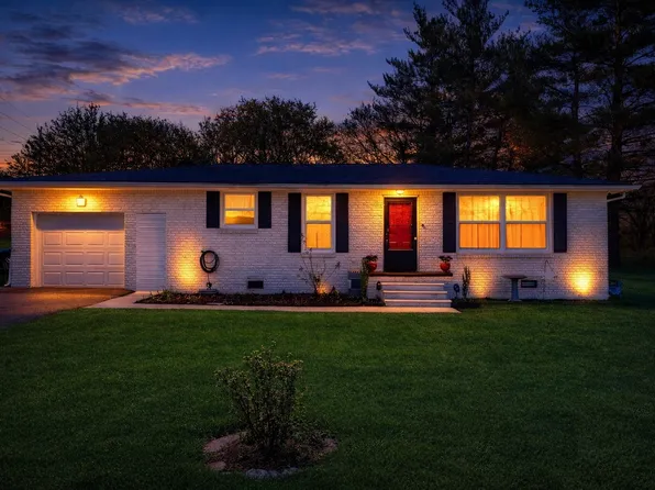 415 River St, Hartsville, TN 37074