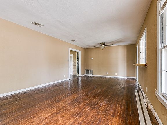 3rd image of 2607 Dena Dr