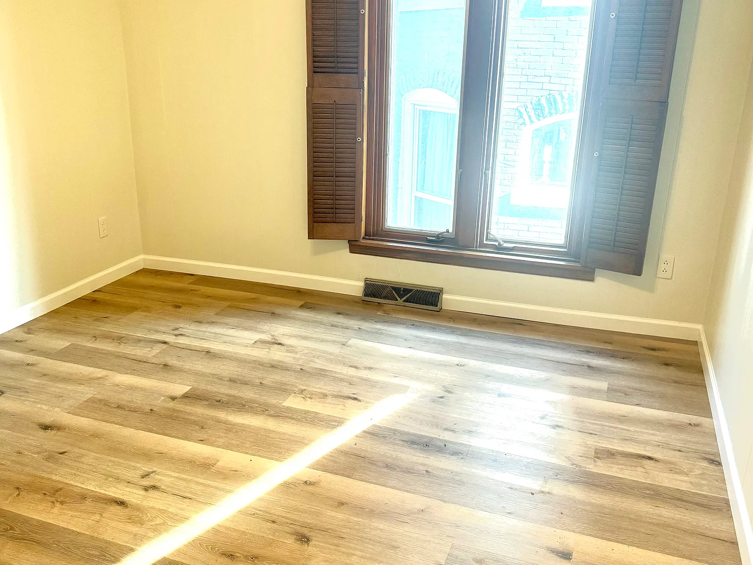 3 bed, 1100 sqft, $1,200 — Photo 4