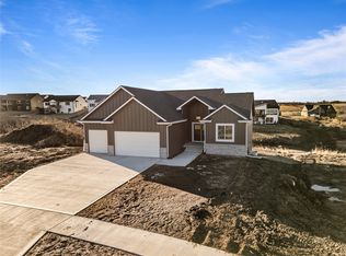 2307 Green Leaf Cir, Norwalk, IA 50211