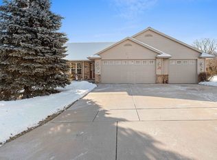 3173 Olde Hickory Trl, Green Bay, WI 54313