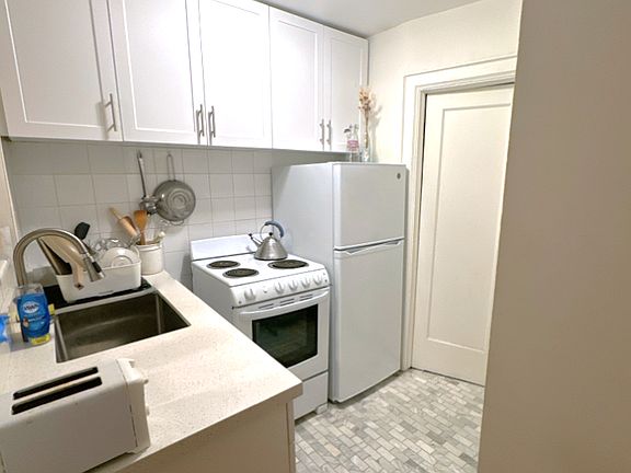 2nd image of 492 Montrose Ave #17
