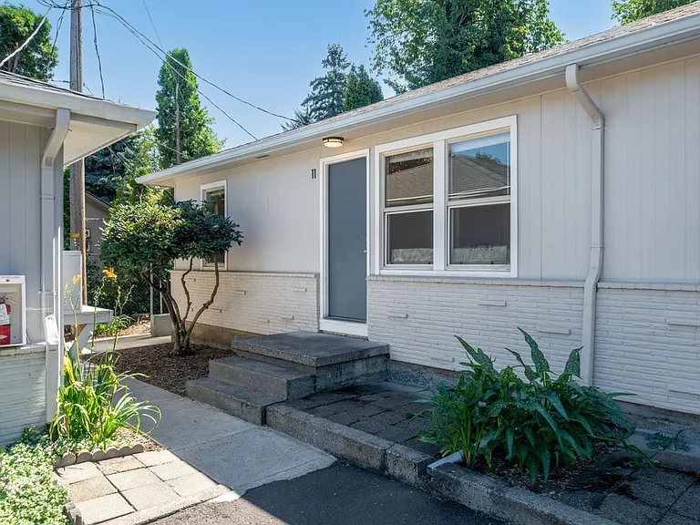 10746 NE Wygant St — Photo 45