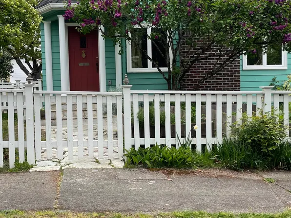 8052 14th Ave NE, Seattle, WA 98115