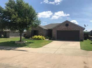 504 Meadowview St, Farmersville, TX 75442
