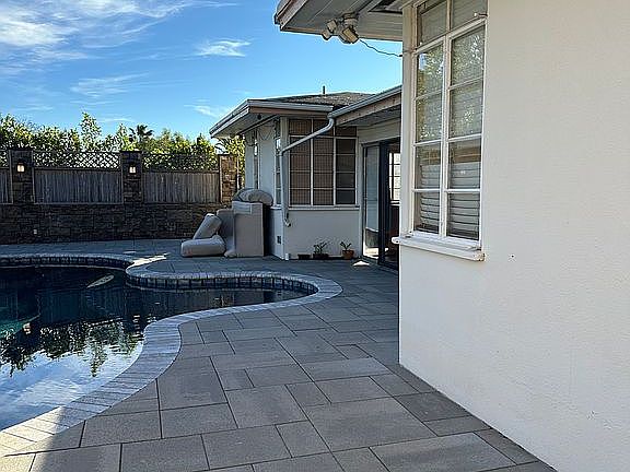 3rd image of 606 Luton Dr