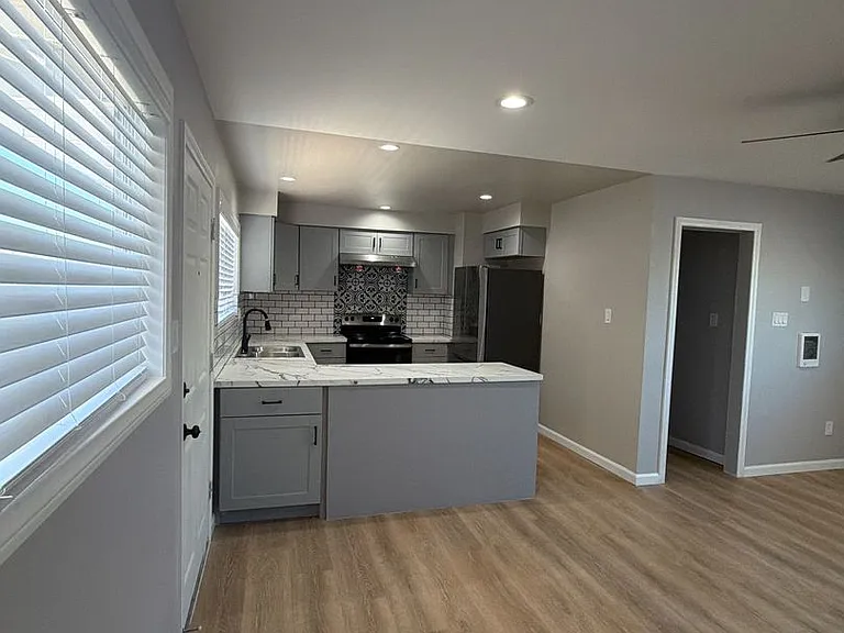 Vermonter Apartments — Photo 9
