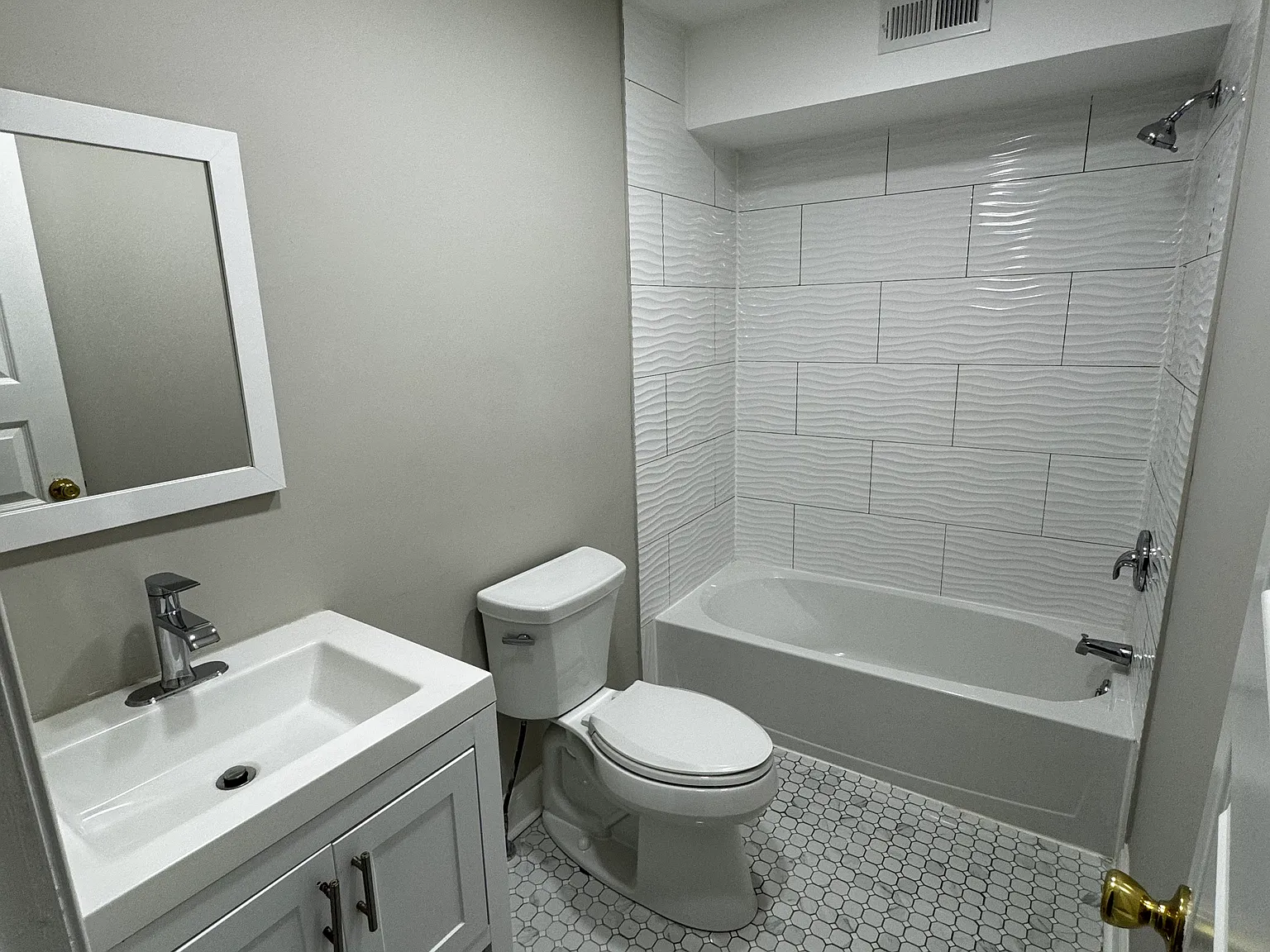 2 bed, 1000 sqft, $1,600 — Photo 3