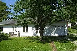 304 N Barnett St photo 1