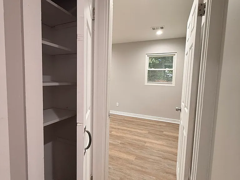657 Robert E Lee Pkwy — Photo 14