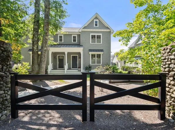 10 Fieldstone Way #10, Wellesley, MA 02482