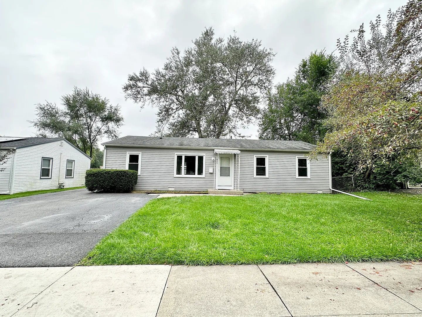 411 Singapore Ln photo 1