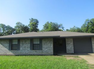 505 W 11th St, Bonham, TX 75418