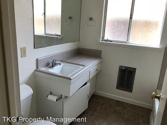 4th image of 295 S Hudson Ave APT 10
