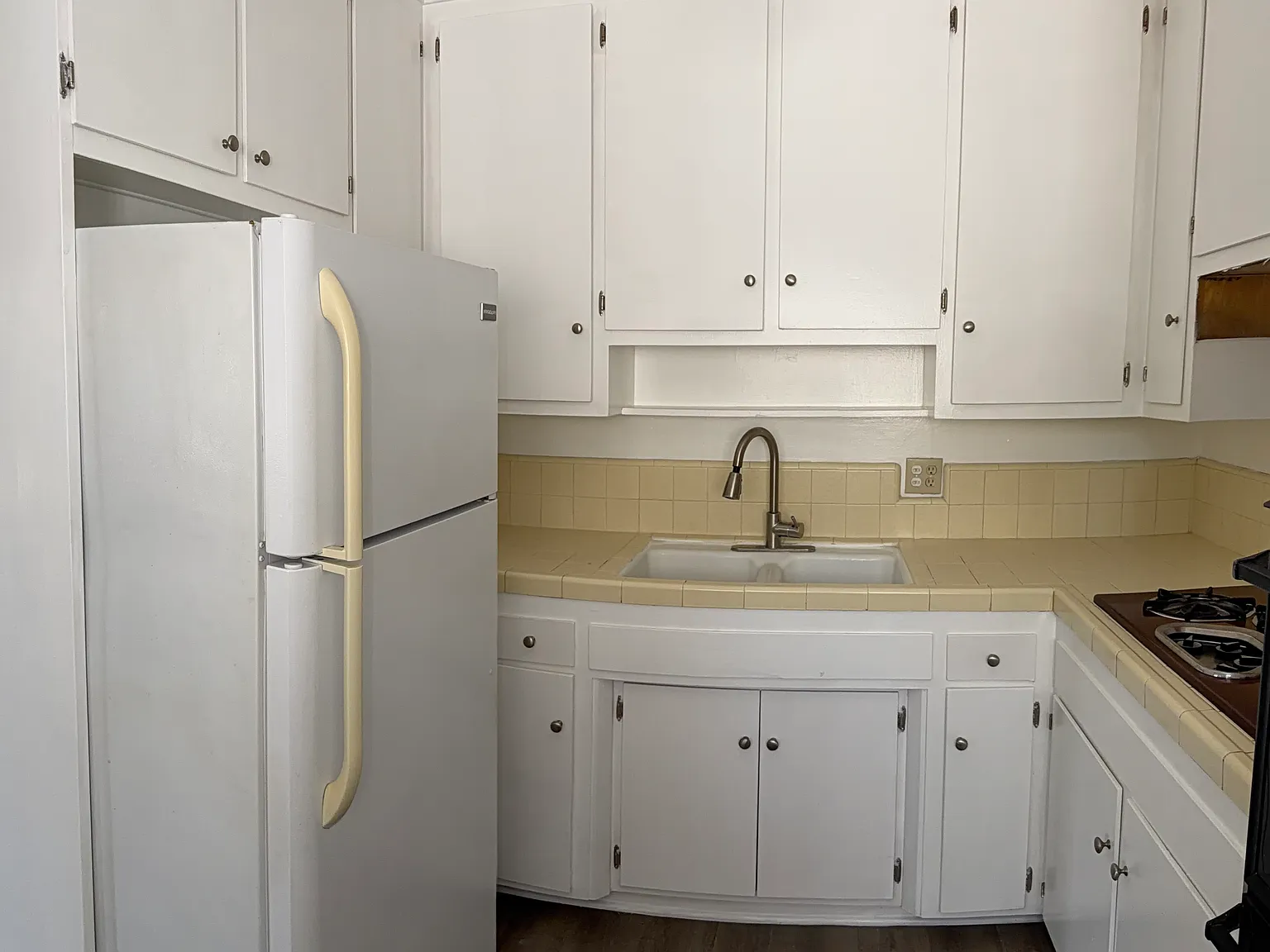 414 E Cedar Ave — Photo 3