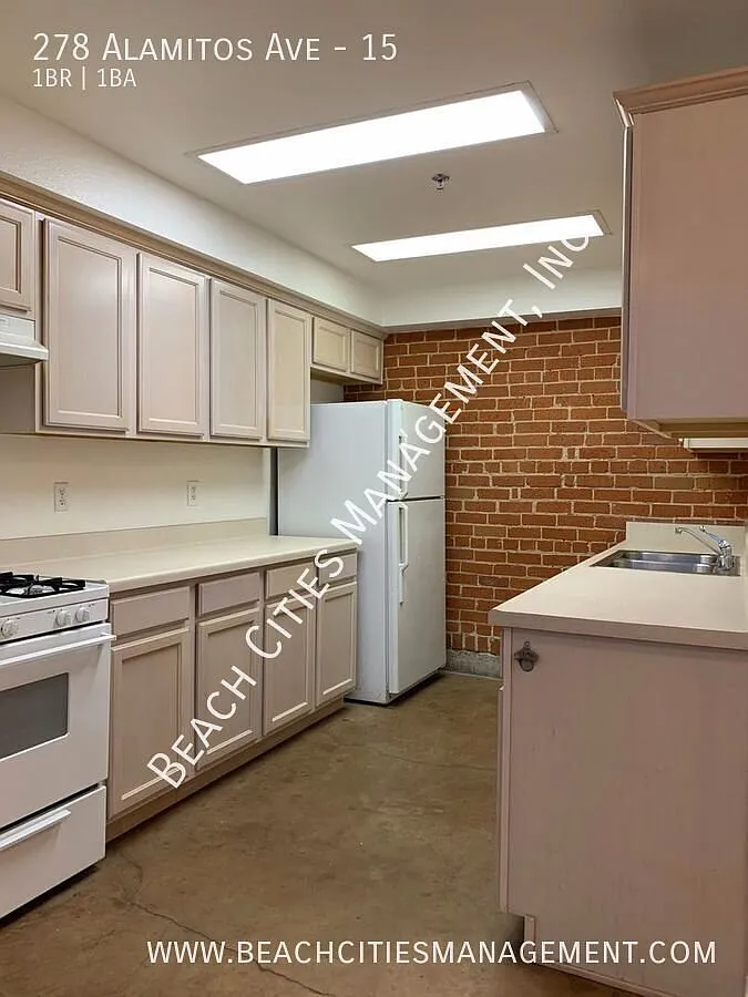 Large Loft In Historical Building located in Downtown Long Beach with one assigned parking space — Photo 4