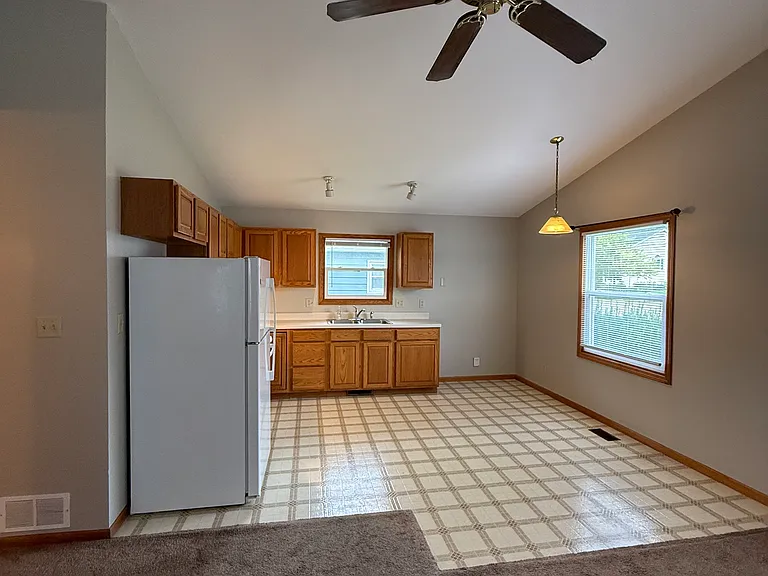 1005 Commercial St — Photo 2
