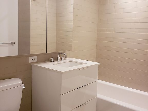 4th image of 535 W 43rd St N #4C
