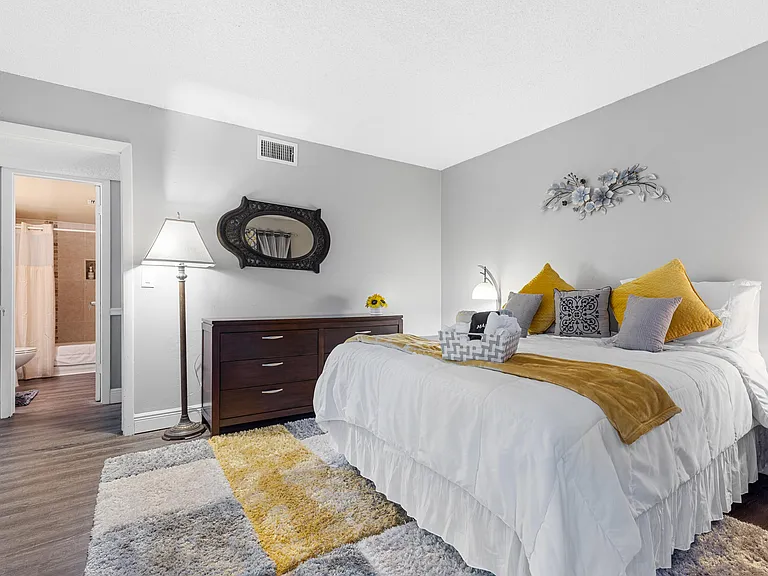 101 NE 4th St #3 — Photo 12