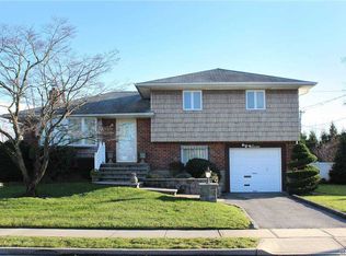 7 Darley Rd, Plainview, NY 11803