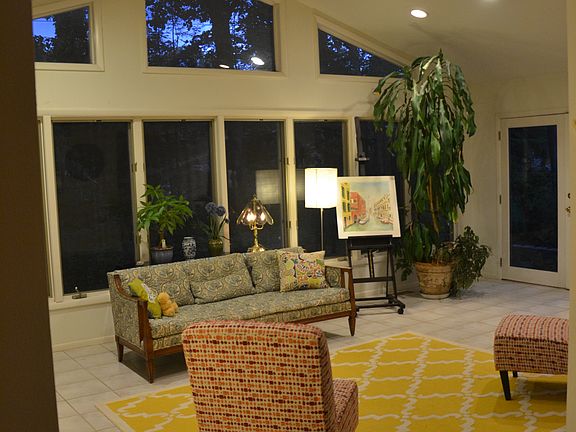 3rd image of 5560 Normanhurst Dr