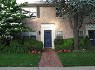 7 N Lewis Pl #B, Rockville Centre, NY 11570