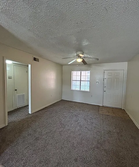 1506 Delplaza Dr #B — Photo 6
