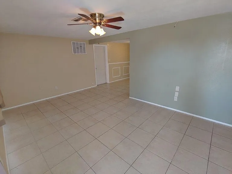 3439 Clydesdale Dr — Photo 2